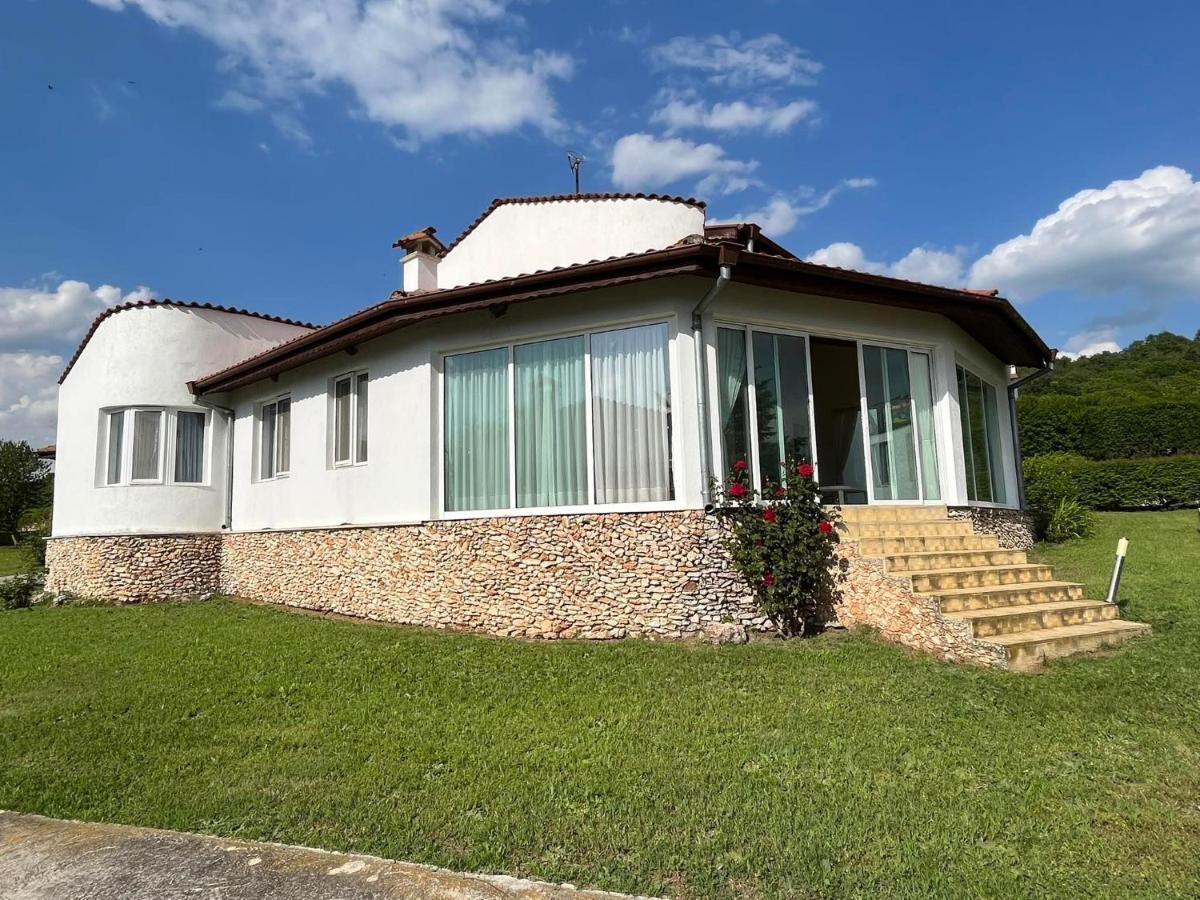 Приятна Къща За Почивка Караколев 2 Villa Obrochishte Dış mekan fotoğraf