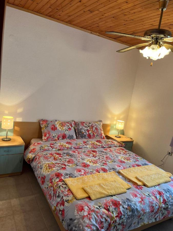 Приятна Къща За Почивка Караколев 2 Villa Obrochishte Dış mekan fotoğraf